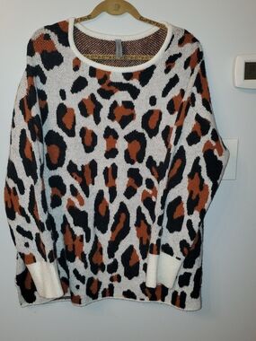 Honeyme Leopard Print Crewneck Sweater in White, Black & Brown